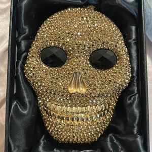 Skull clutch